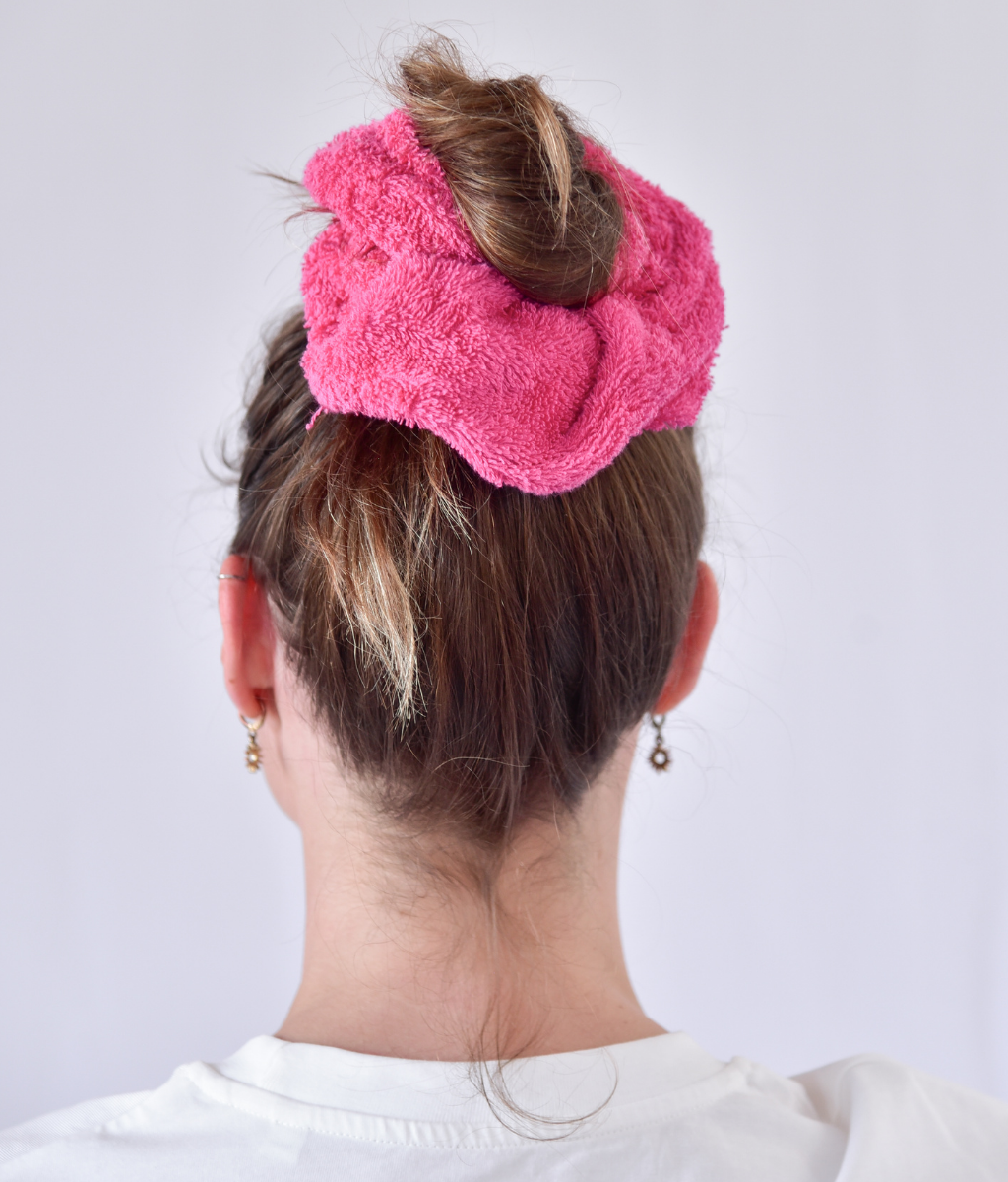 SCRUNCHIE COLETERO MARI FUCSIA